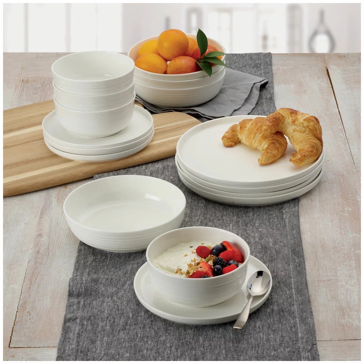 Mikasa Alyssa Bone China Dinner 16 Piece Set
