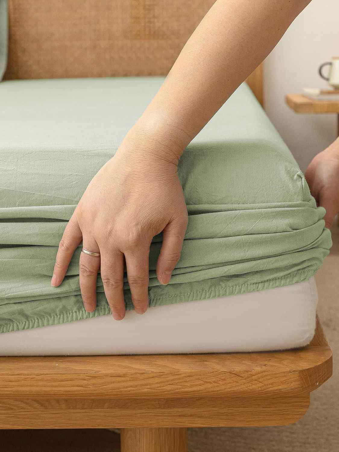 100% Cotton Fitted Sheet - Super Soft 40cm Deep Pocket Bottom Sheets - White Elastic Sheet（Queen,Green beans)