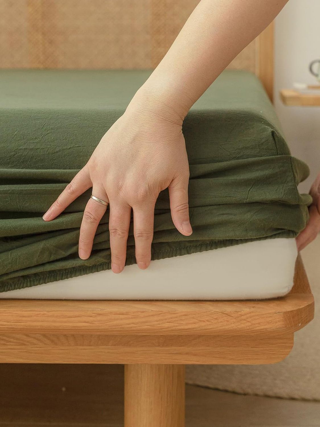 100% Cotton Fitted Sheet - Super Soft 40cm Deep Pocket Bottom Sheets - White Elastic Sheet（Queen,Olive green)