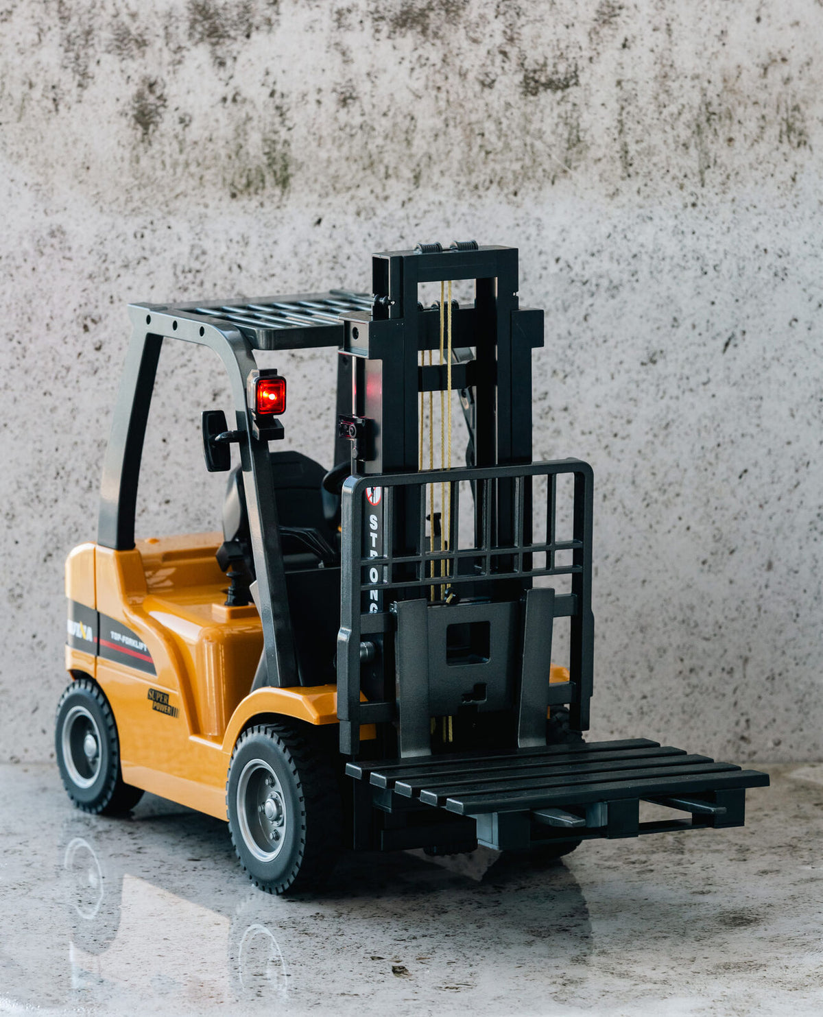 1:10 Scale 2.4G 8-Channel Metal Remote Control Forklift Construction Vehicle -