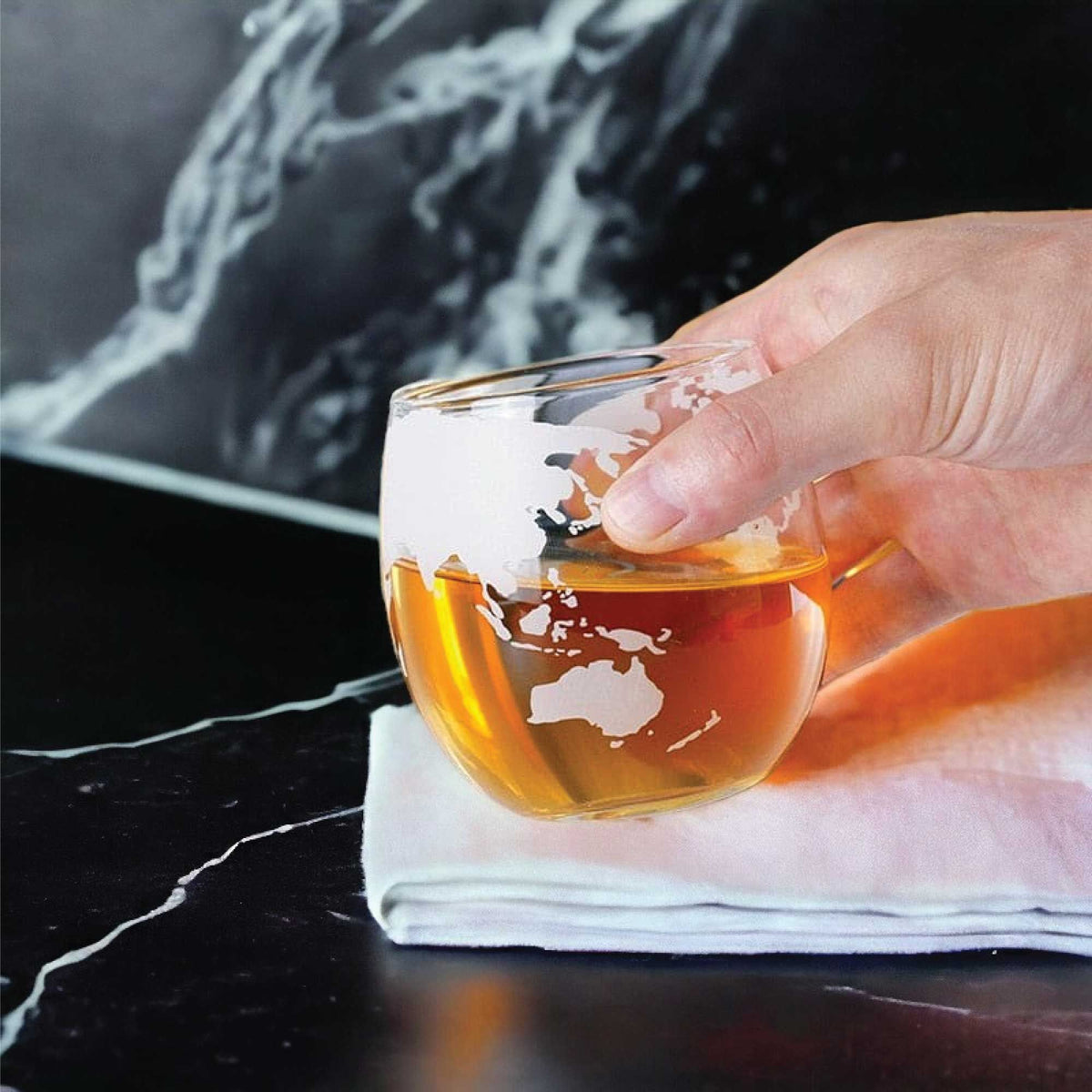 Kitchee 1L Whiskey or Wine Sailboat Glass Decanter Set - 4 Glasses + Stand