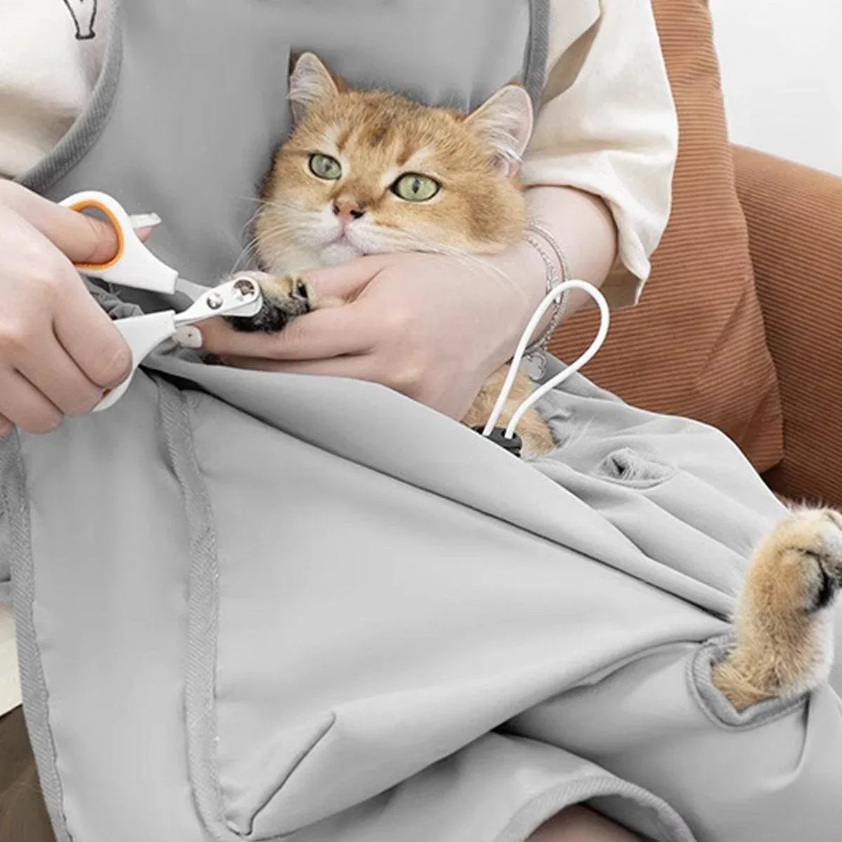 Cat Carrying Apron Non Stick Hair Kangaroo Pouch Pet Grooming Suit Portable