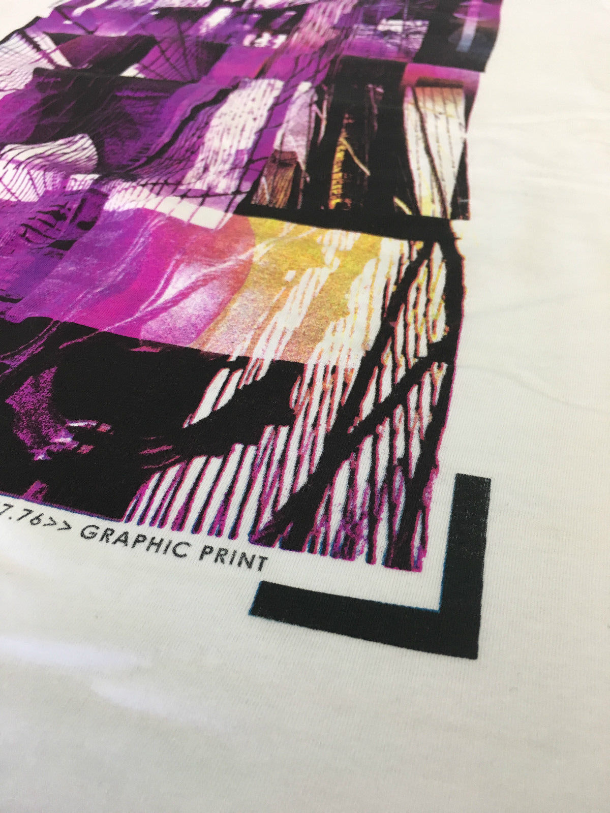 100% Cotton T-Shirt with Print Design Slim Fit Basic Tee Top in White - L