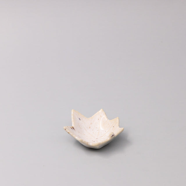 Sauce Dish Maple Leaf 6cm Ivory Fleck