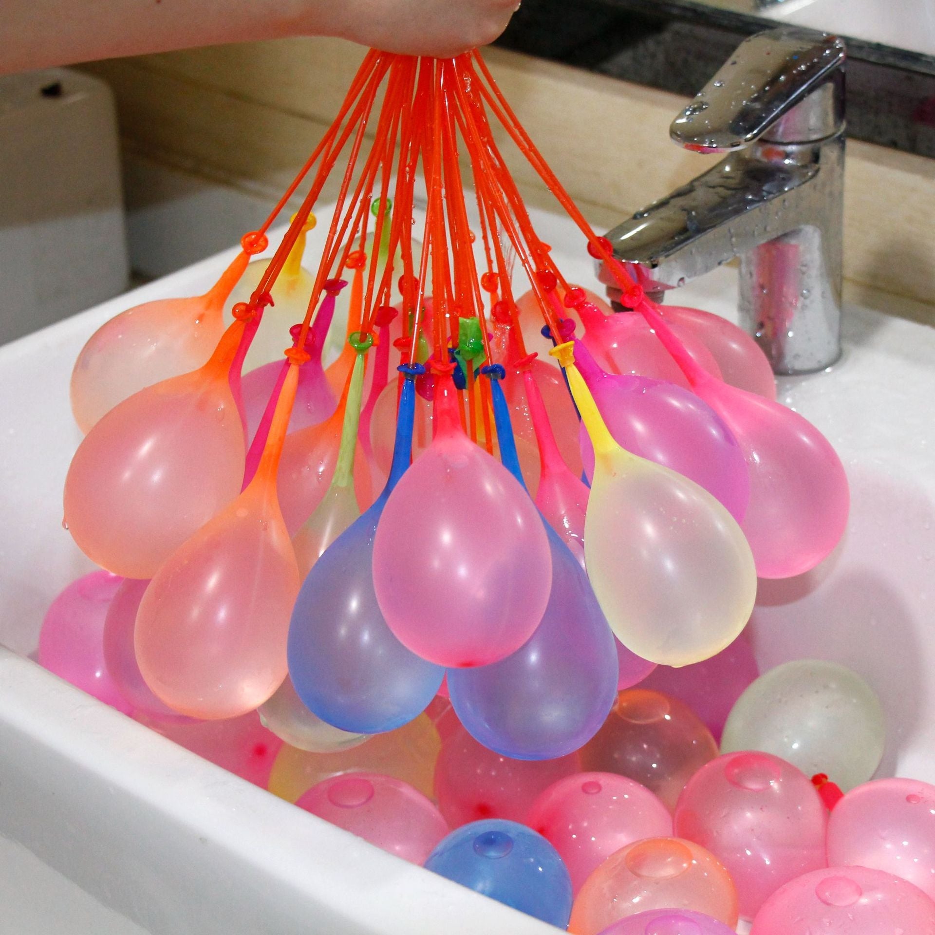 6 x Bunches Of water Balloons total 111 pk Rapid Self Sealing Water Balloons